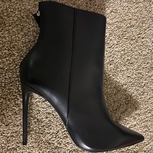 Steve Madden Via Black Leather